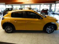 Gebraucht Peugeot e-208 Active 100 kW (136 PS) 2022 Gelb Kleinwagen