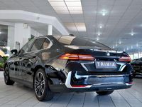 Gebraucht BMW 520 Performance 190 PS (139 kW) 2025 Black sapphire metallic Limousine
