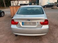 Gebraucht BMW 318 129 PS (94 kW) 2007 Grau Limousine