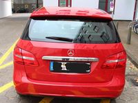 Gebraucht Mercedes B200 156 PS (114 kW) 2014 Rot Van / Kleinbus