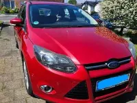 Gebraucht Ford Focus Ambiente 105 PS (77 kW) 2011 Rot Limousine
