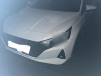 Gebraucht Hyundai i20 101 PS (74 kW) 2021 Weiß Kleinwagen