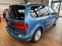 Gebraucht VW Touran Cup 140 PS (102 kW) 2015 Blau Van / Kleinbus