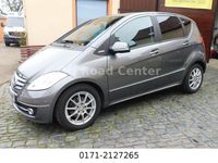 Gebraucht Mercedes A180 Elegance 116 PS (85 kW) 2011 Mountaingrau  met. Kleinwagen