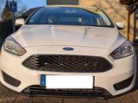 Gebraucht Ford Focus 86 PS (63 kW) 2015 Weiß Kombi