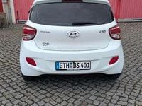 Gebraucht Hyundai i10 67 PS (49 kW) 2014 Weiß Kleinwagen