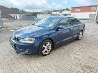 Gebraucht VW Jetta 105 PS (77 kW) 2011 Blau Limousine