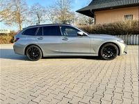 Gebraucht BMW 318 M Sport 156 PS (114 kW) 2024 Grau Kombi
