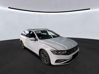 Gebraucht VW Passat Basis 122 PS (89 kW) 2021 Pure white Kombi