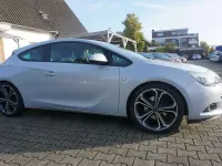 Gebraucht Opel Astra GTC Edition 140 PS (102 kW) 2013 Seashell Coupé