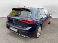 Gebraucht VW Golf VIII Style 131 PS (96 kW) 2024 Blau Limousine