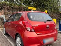 Gebraucht Hyundai i20 86 PS (63 kW) 2013 Rot Kleinwagen