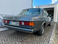 Gebraucht Mercedes 230 136 PS (100 kW) 1984 Grau Limousine