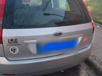 Gebraucht Ford Fiesta 69 PS (50 kW) 2005 Weiß Kleinwagen