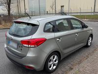 Gebraucht Kia Carens 135 PS (99 kW) 2014 Silber Van / Kleinbus