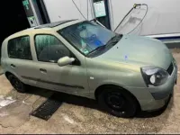 Gebraucht Renault Clio II 98 PS (72 kW) 2003 Grün Kleinwagen