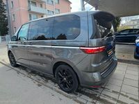 Gebraucht VW Multivan Style 150 PS (110 kW) 2024 Grau Van