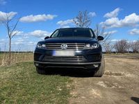 Gebraucht VW Touareg 262 PS (192 kW) 2015 Blau SUV