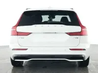 Gebraucht Volvo V60 Plus 310 PS (228 kW) 2025 Crystal white pearl / metallic (metallic) Kombi