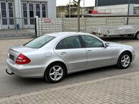 Gebraucht Mercedes E200 Classic 122 PS (89 kW) 2004 Silber Limousine