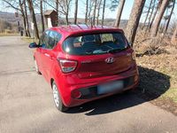 Gebraucht Hyundai i10 Trend 87 PS (63 kW) 2017 Rot Kleinwagen