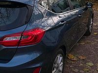 Gebraucht Ford Fiesta 105 PS (77 kW) 2018 Blau Kleinwagen