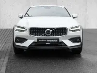 Gebraucht Volvo V60 CC Ultimate 197 PS (144 kW) 2024 Weiß Kombi