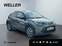 Gebraucht Toyota Aygo 72 PS (52 kW) 2024 Cardamon green / night sky black (gruen) Kleinwagen