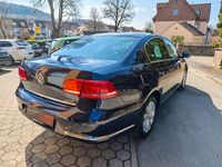 Gebraucht VW Passat Comfortline 140 PS (102 kW) 2011 Blau Limousine