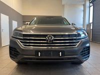 Gebraucht VW Touareg Basis 231 PS (169 kW) 2023 Grau SUV