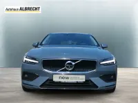 Gebraucht Volvo V60 Momentum 163 PS (119 kW) 2022 Thunder grey / metallic Kombi