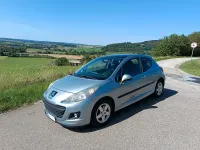 Gebraucht Peugeot 207 95 PS (69 kW) 2010 Blau Kleinwagen