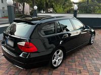 Gebraucht BMW 320 177 PS (130 kW) 2007 Schwarz Kombi