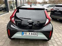 Gebraucht Toyota Aygo X Team 72 PS (52 kW) 2024 Urban khaki / night sky black SUV
