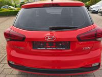 Gebraucht Hyundai i20 Trend 101 PS (74 kW) 2020 Rot Kleinwagen
