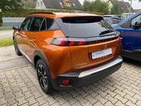 Gebraucht Peugeot e-2008 Allure 100 kW (136 PS) 2021 Fusion orange met. SUV