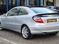Gebraucht Mercedes C220 150 PS (110 kW) 2007 Iridiumsilber Coupé