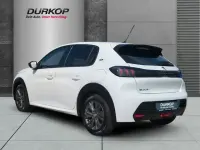 Gebraucht Peugeot e-208 Allure 100 kW (136 PS) 2024 Weiß Kleinwagen