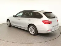 Gebraucht BMW 318 Advantage 150 PS (110 kW) 2019 Glaciersilber Kombi