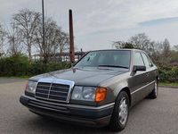 Brugt Mercedes E230 136 HK (100 kW) 1992 Grå Sedan
