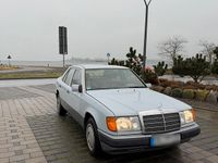 Second-hand Mercedes E230 131 CP (96 kW) 1991 Berlinǎ
