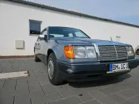 Gebraucht Mercedes E200 120 PS (88 kW) 1992 Blau Limousine