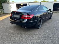 Gebraucht Mercedes E250 204 PS (150 kW) 2009 Schwarz Coupé