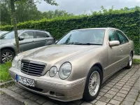 Gebraucht Mercedes E200 163 PS (119 kW) 2001 Gold Limousine