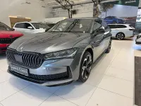 Neu Skoda Superb SportLine 204 PS (150 kW) 2025 Graphitegrau metallic Kombi