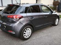 Gebraucht Hyundai i20 Passion 101 PS (74 kW) 2016 Grau Limousine