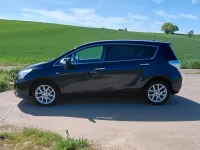 Gebraucht Toyota Verso 147 PS (108 kW) 2012 Blau Van / Kleinbus