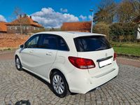 Gebraucht Mercedes B180 122 PS (89 kW) 2017 Weiß Van / Kleinbus
