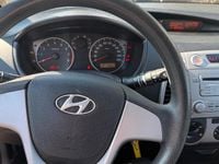 Gebraucht Hyundai i20 77 PS (56 kW) 2010 Rot Kleinwagen