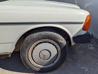 Gebraucht Mercedes 200 109 PS (80 kW) 1982 Weiß Limousine